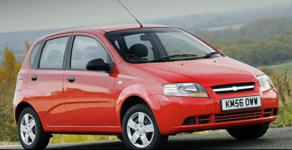 Успеваемост: 47,6%

Третият и последен Chevrolet в списъка е Kalos. Авторите сигурно се позасрамват, че американската малка ще окупира целия списък.

Отново дойдоха много евтини на пазара на употребявани коли. И въпреки че бяха просторни и евтини, им липсваше вътрешно качество и стил, което е особено забележимо при скорост на магистрала. 